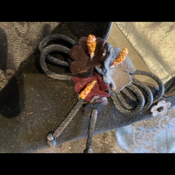 beautiful shoes and gently use. - Picture 2 of 6